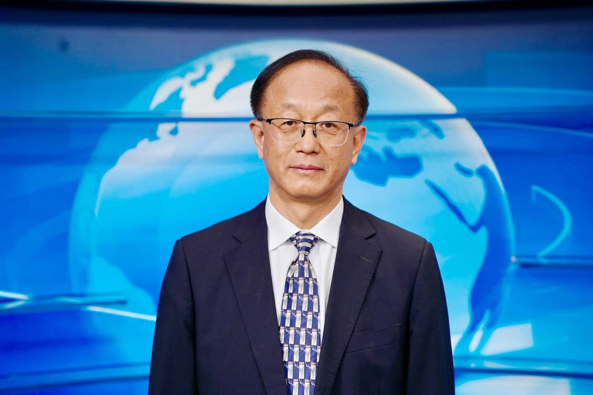 清华大学环境学院教授胡洪营做客《人民会客厅》栏目。人民网 谢欣良摄